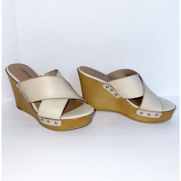 Torrid Platform Wedge Sandal Studded Faux Wood Crisscross Bone Beige Boho 8 WW - Picture 5 of 14